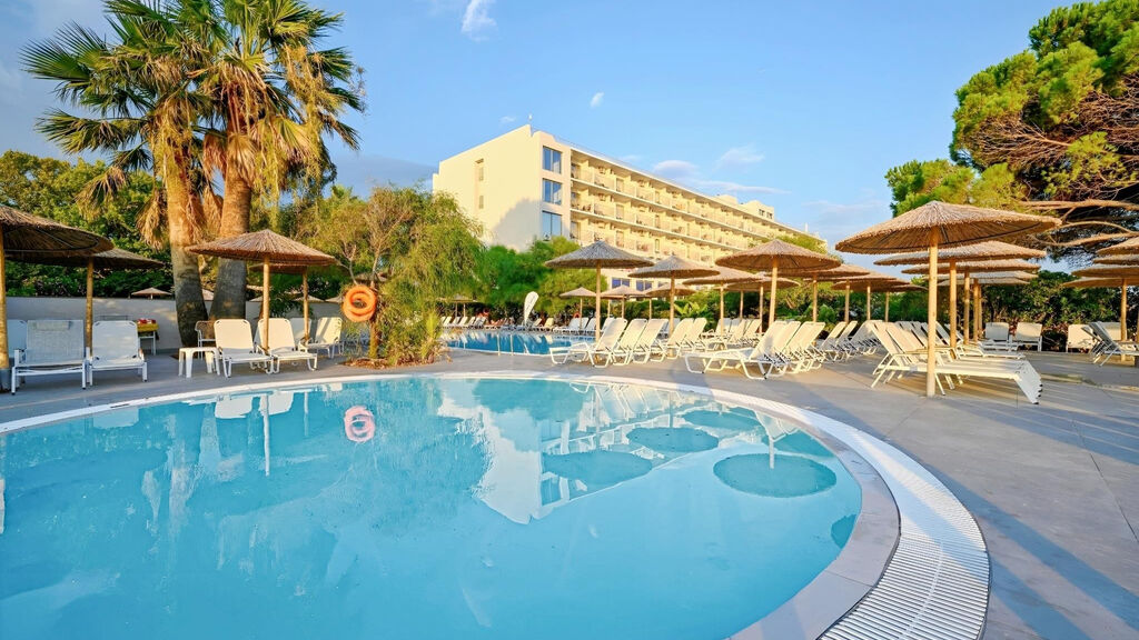 Ninos Grand Beach