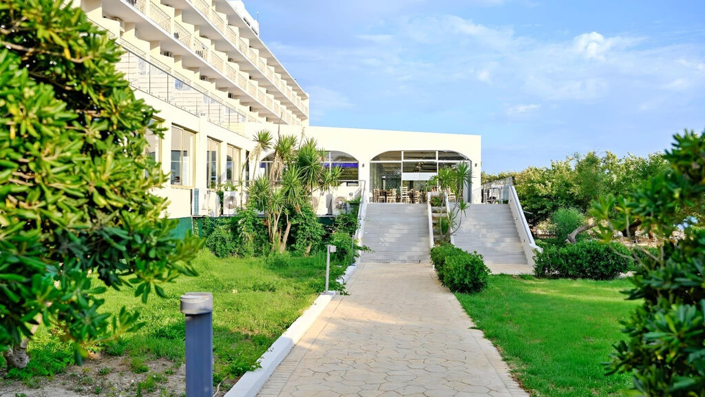 Ninos Grand Beach