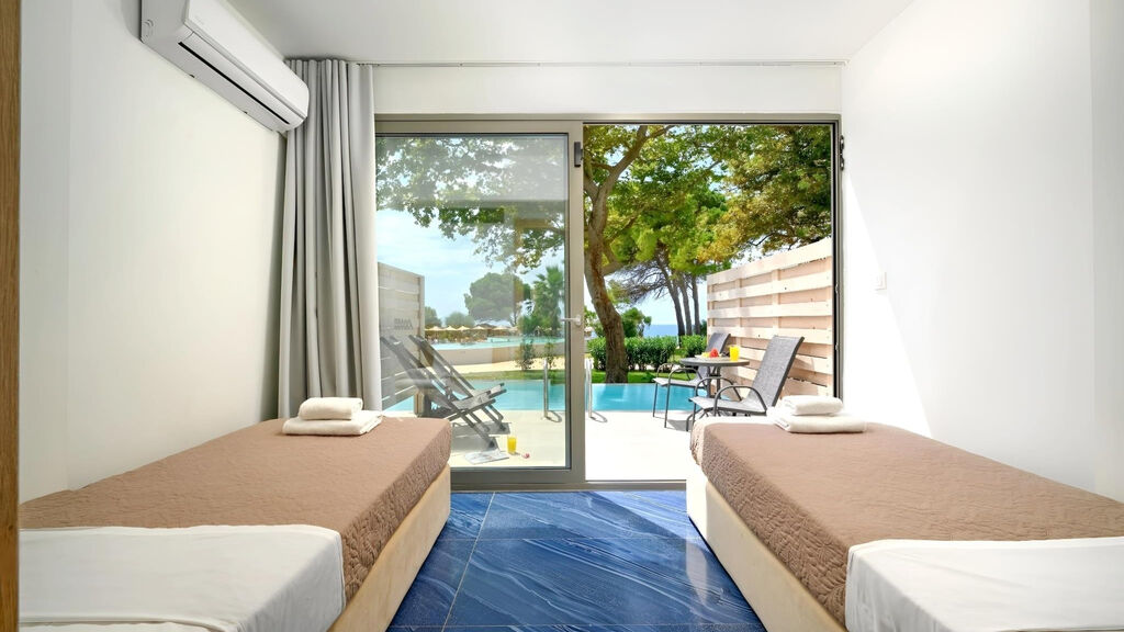 Ninos Grand Beach