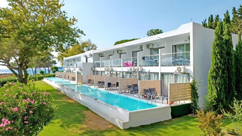 Ninos Grand Beach