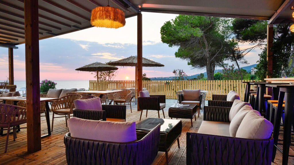 Ninos Grand Beach