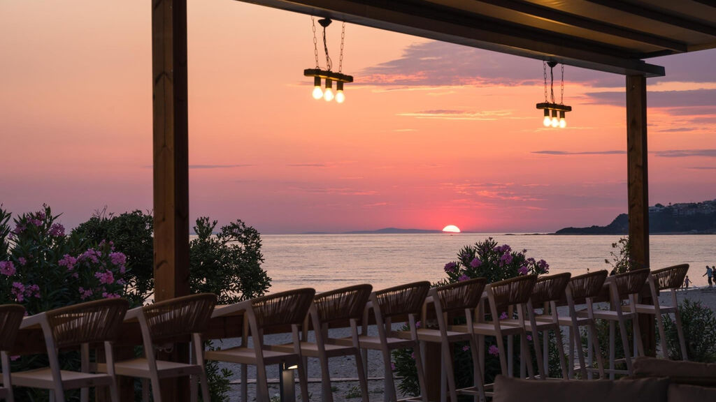 Ninos Grand Beach