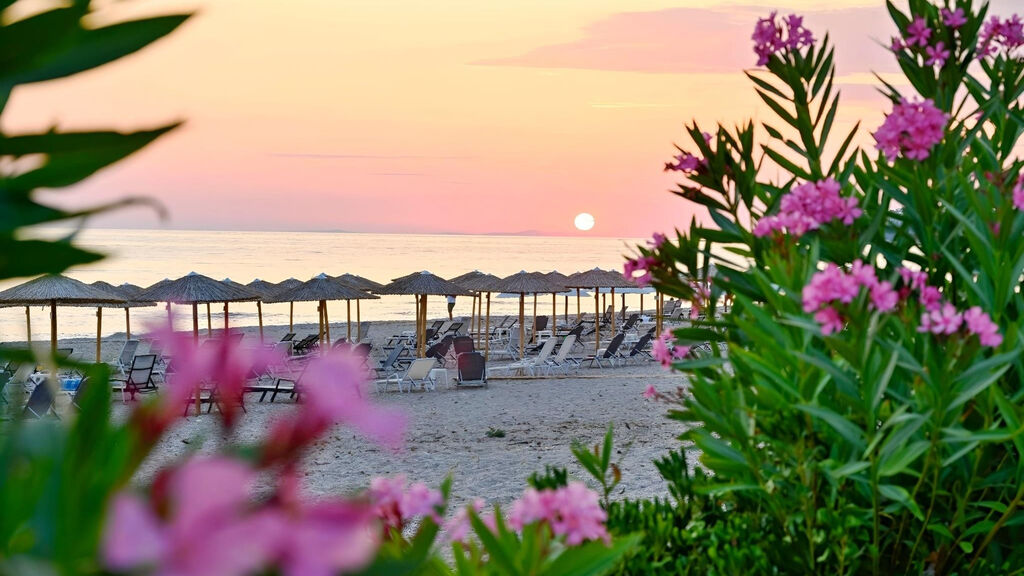 Ninos Grand Beach