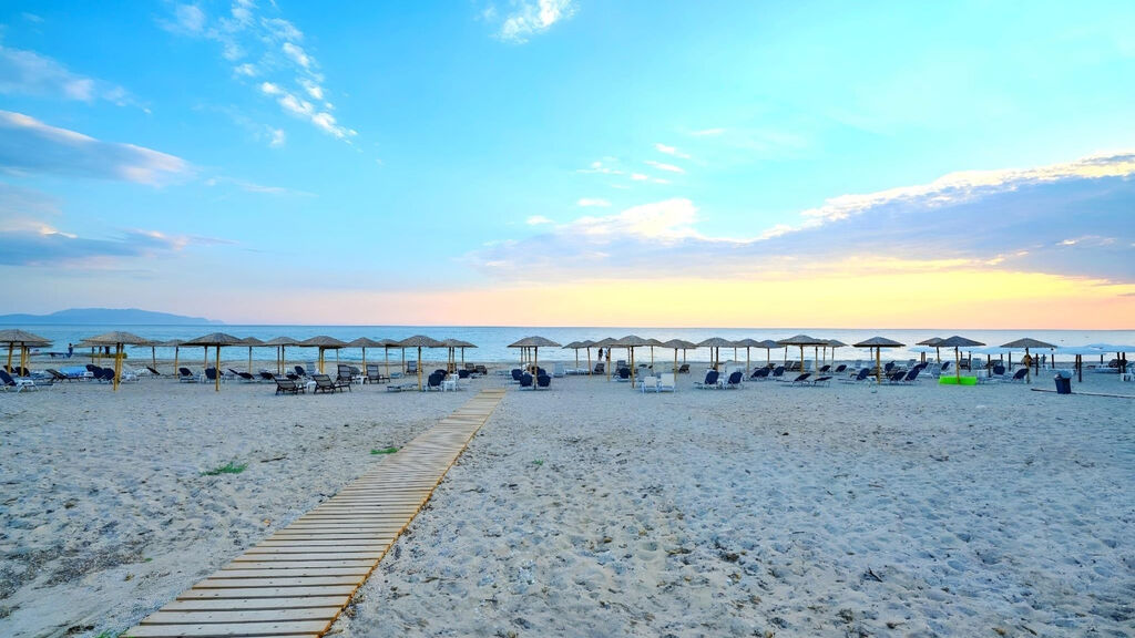 Ninos Grand Beach