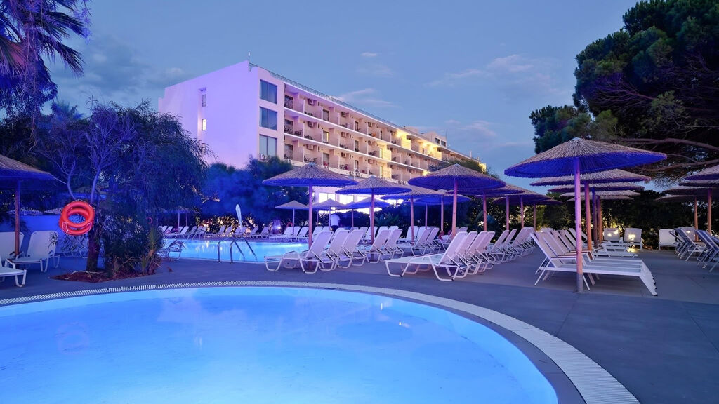 Ninos Grand Beach