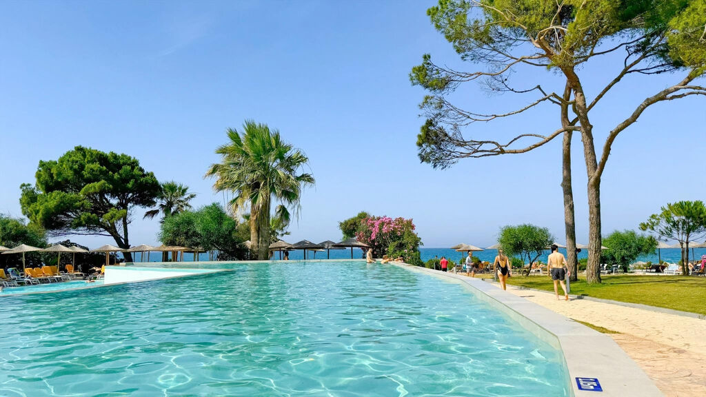 Ninos Grand Beach