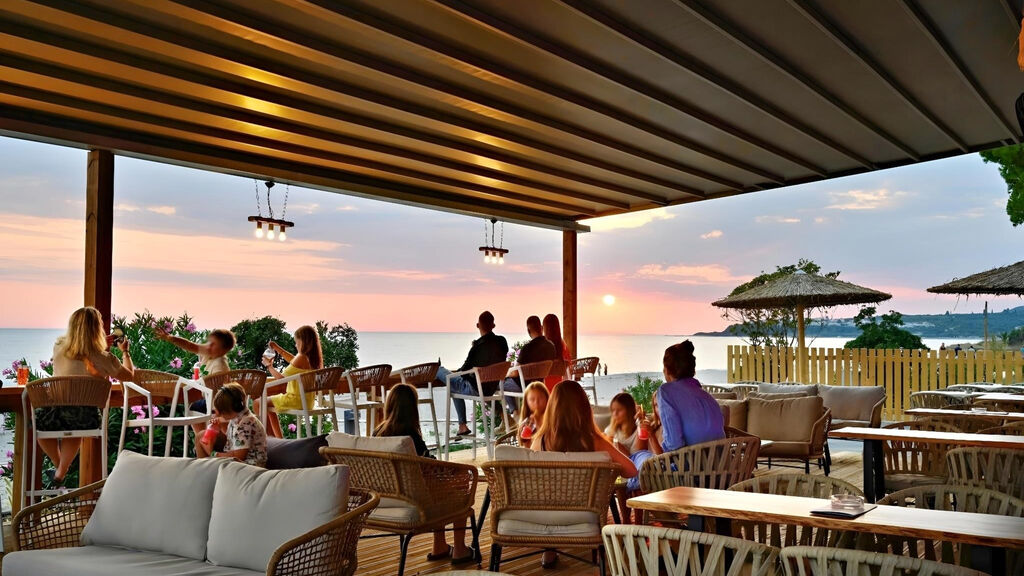 Ninos Grand Beach