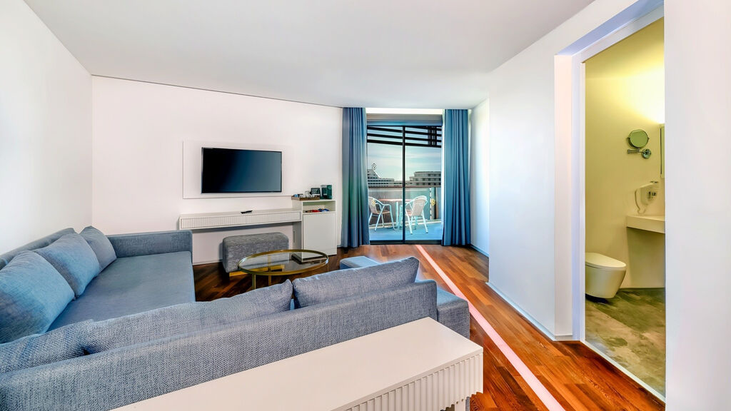 Nirvana Cosmopolitan