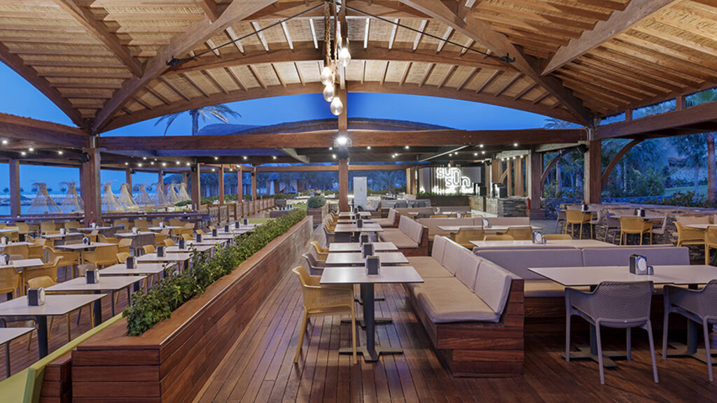 Noah'S Ark Deluxe Hotel & Spa