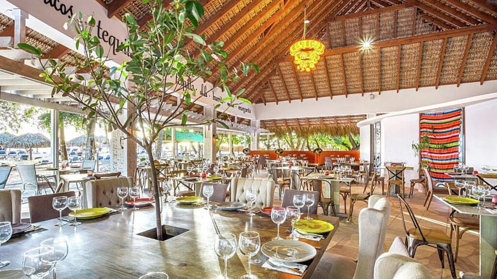 Oasis Canoa Beach Resort