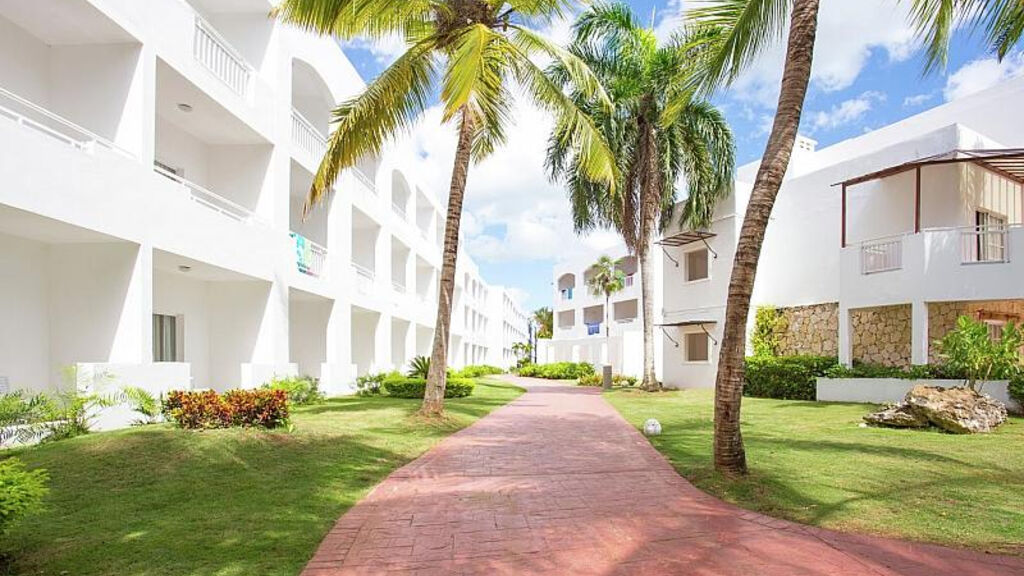 Oasis Canoa Beach Resort