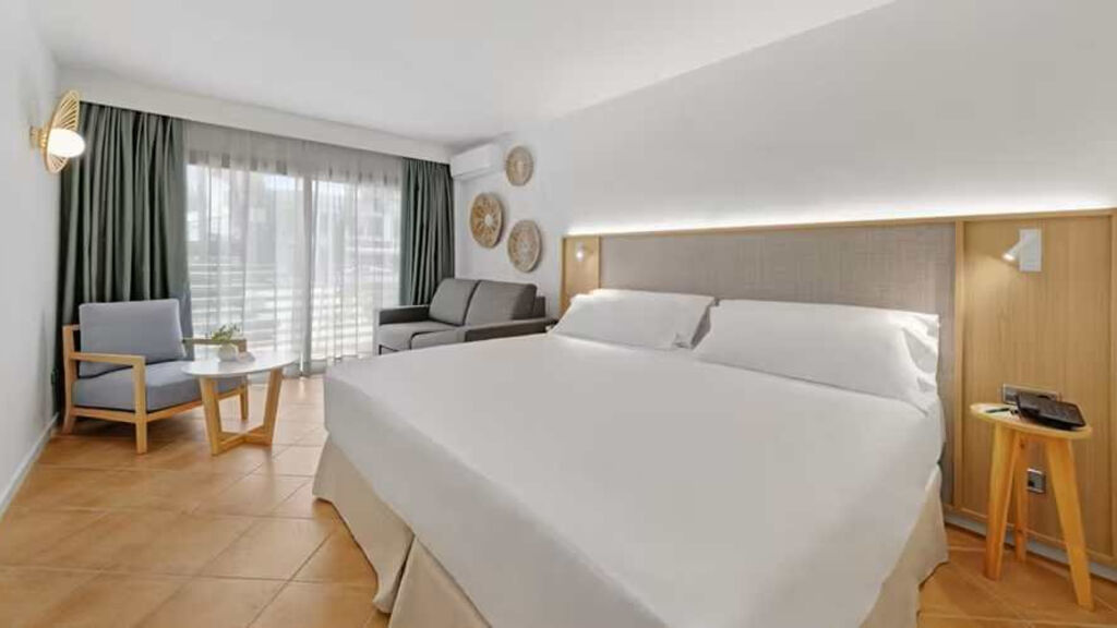 Occidental Cala Vinas