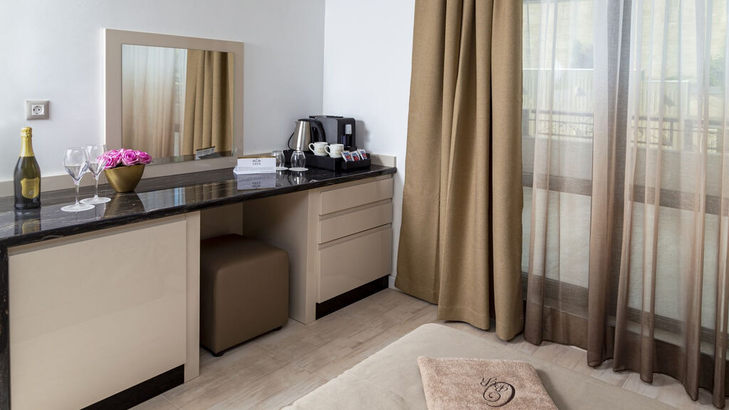 Onyx Beach Residence