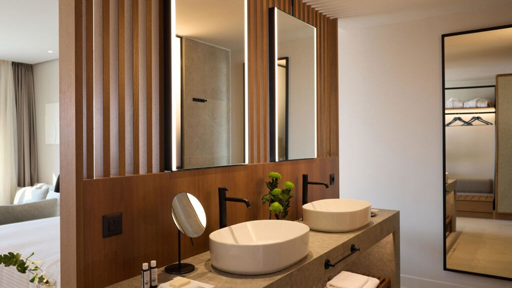 Oros Luxury Beach Resort