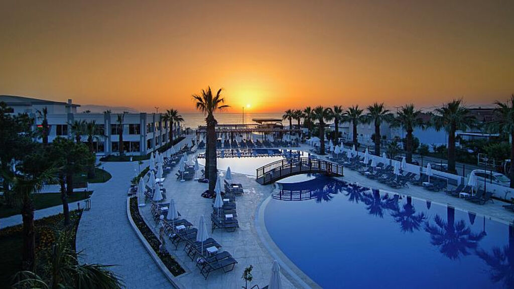 Palm Wings Beach Resort & Spa Kusadasi