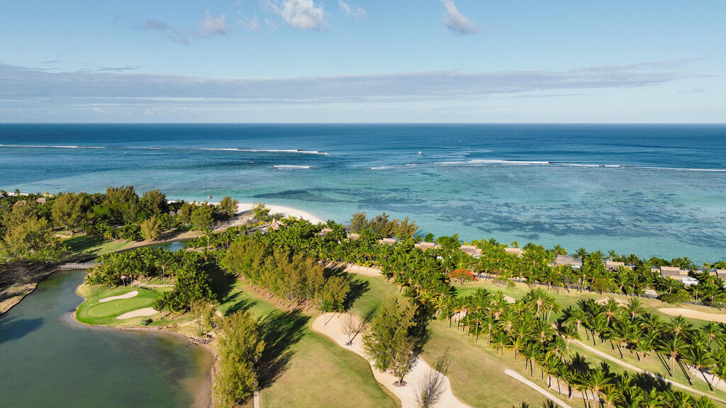 Paradis Beachcomber Golf Resort & Spa