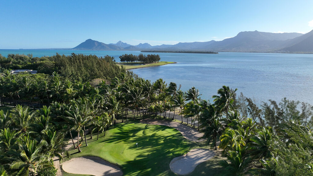 Paradis Beachcomber Golf Resort & Spa