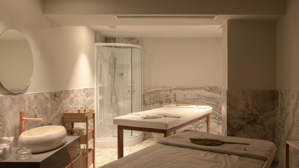 Paralos Venus Suites