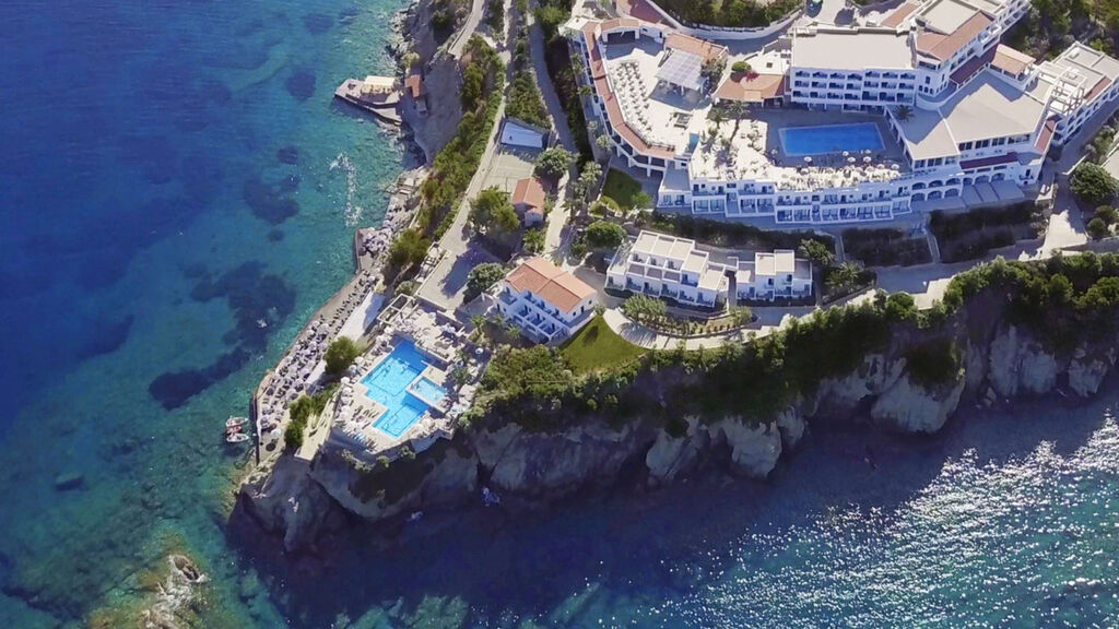 Peninsula Resort & Spa