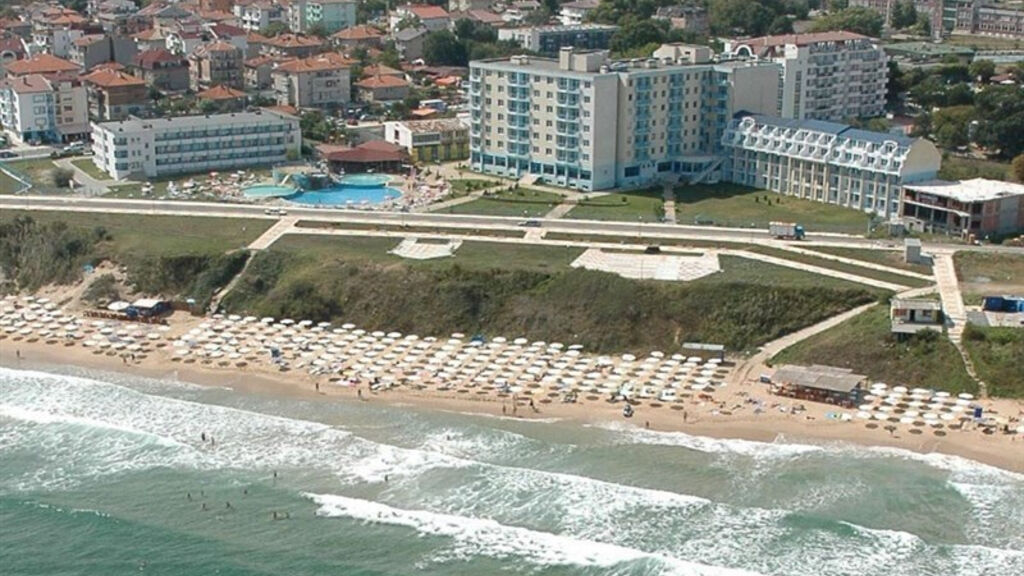 Perla Beach Resort