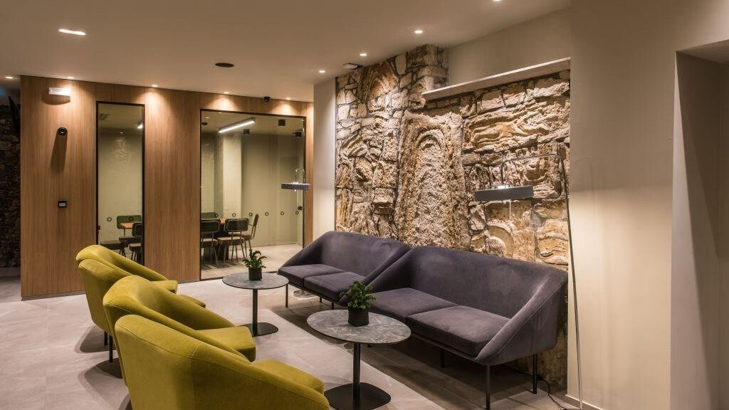 Petousis Hotel & Suites