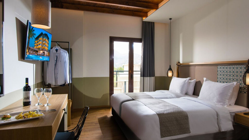 Petousis Hotel & Suites