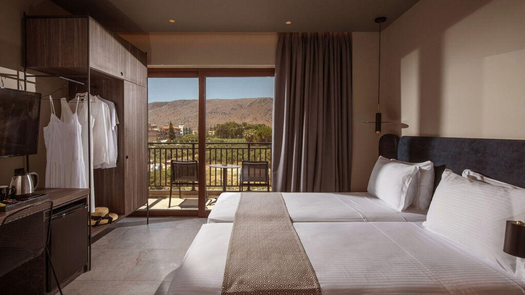 Petousis Hotel & Suites