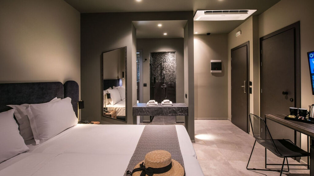 Petousis Hotel & Suites