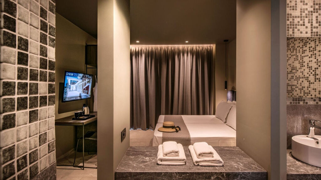 Petousis Hotel & Suites