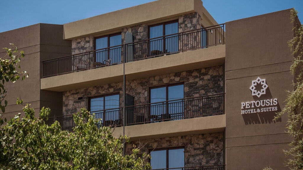 Petousis Hotel & Suites