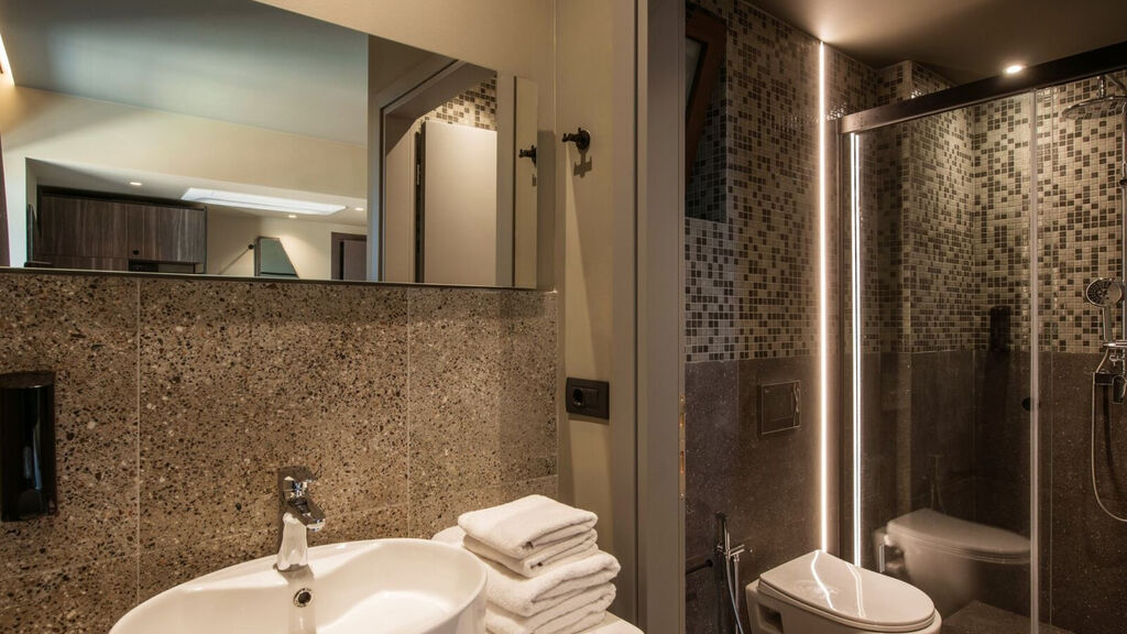 Petousis Hotel & Suites