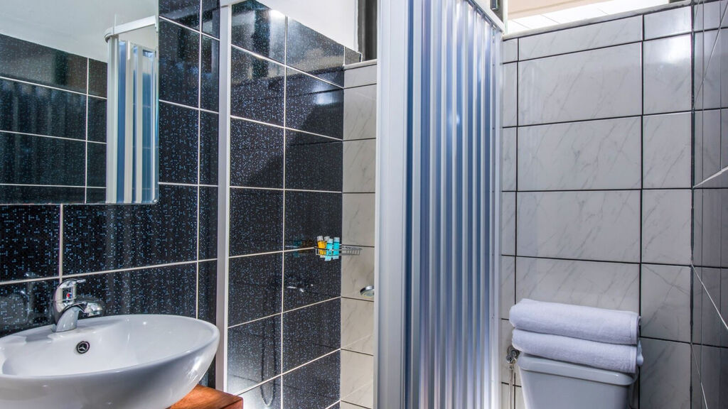 Petousis Hotel & Suites