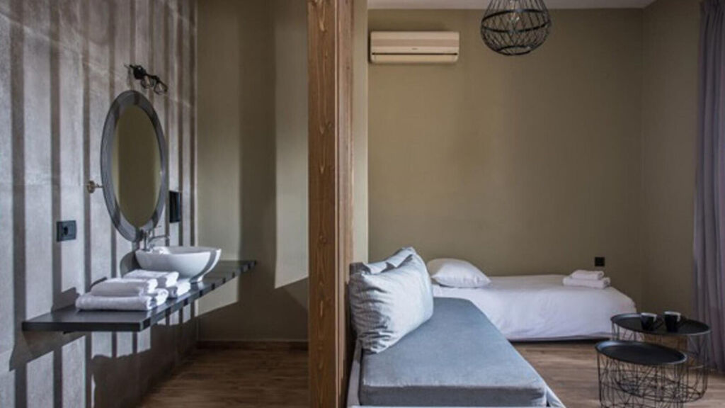 Petousis Hotel & Suites