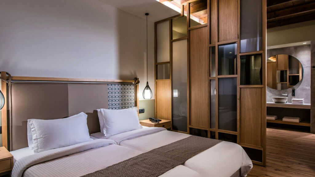 Petousis Hotel & Suites