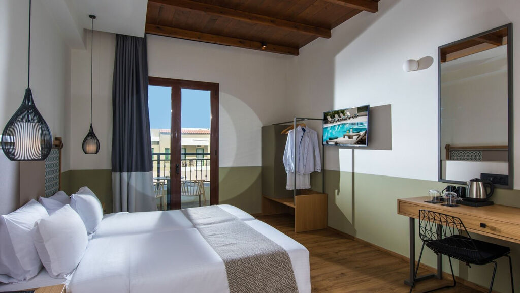 Petousis Hotel & Suites