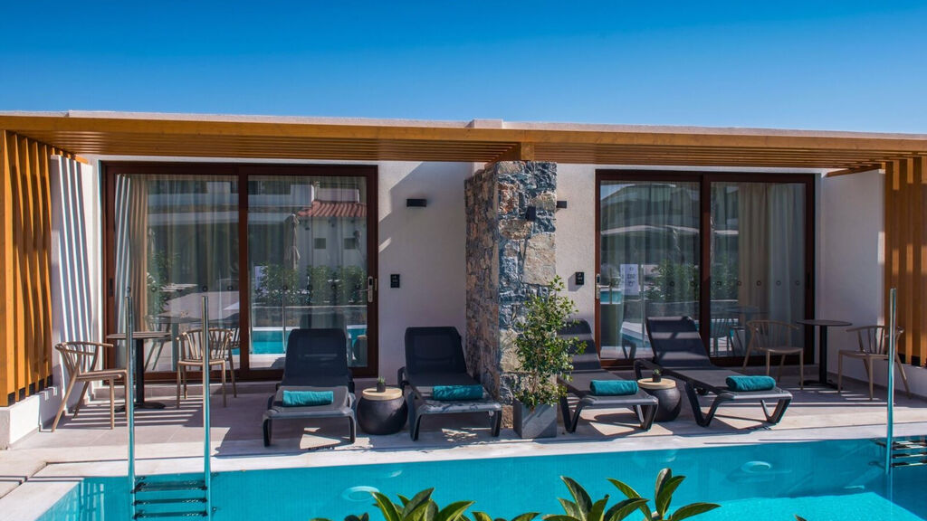 Petousis Hotel & Suites