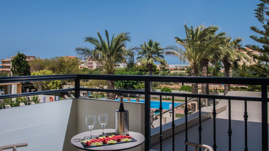 Petousis Hotel & Suites