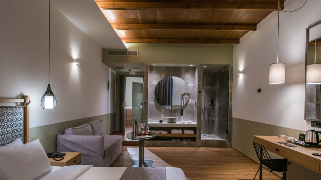 Petousis Hotel & Suites