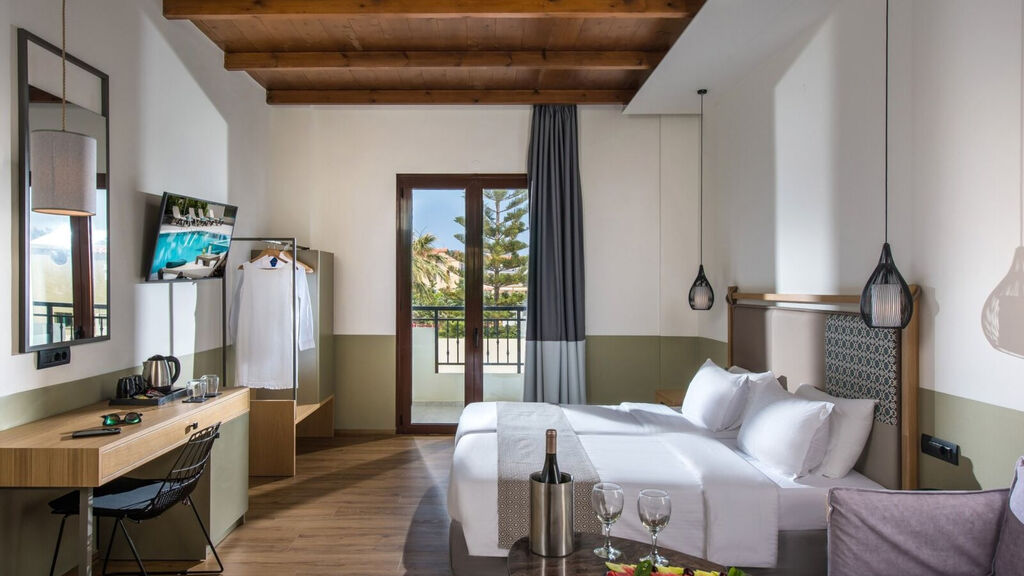 Petousis Hotel & Suites