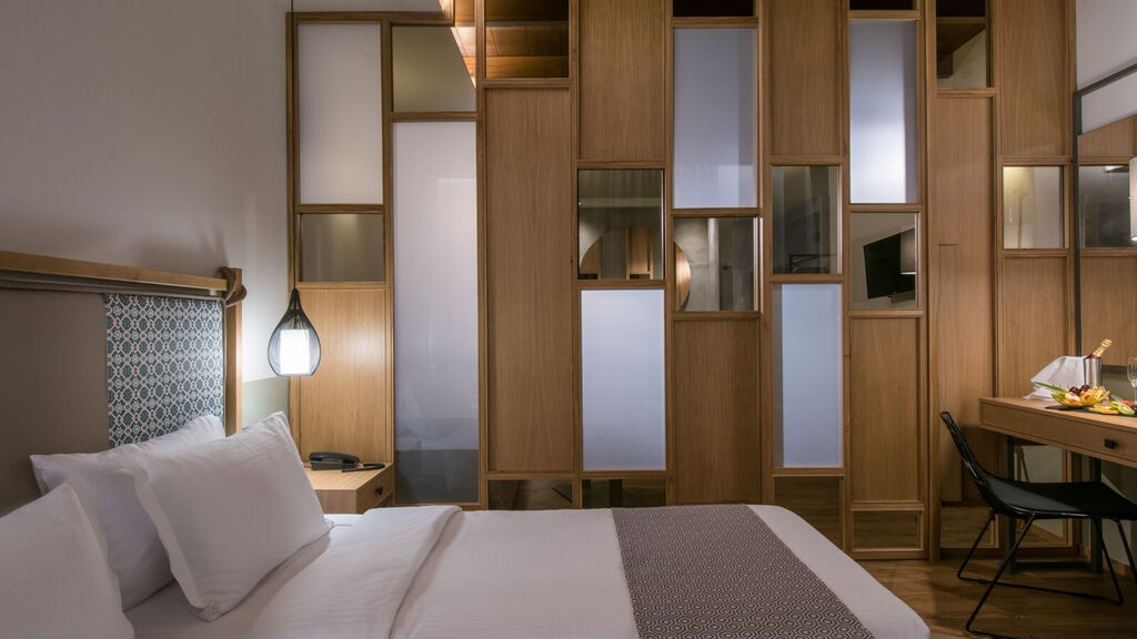 Petousis Hotel & Suites