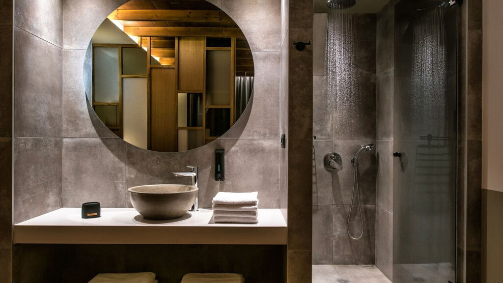 Petousis Hotel & Suites