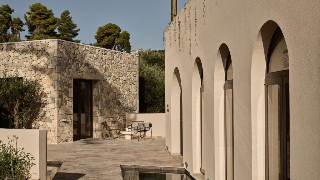 Pierros Verde Private Suites