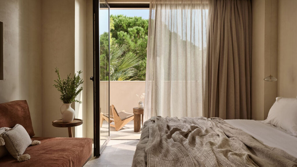 Pierros Verde Private Suites