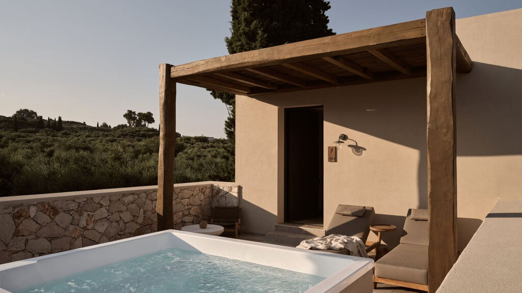 Pierros Verde Private Suites