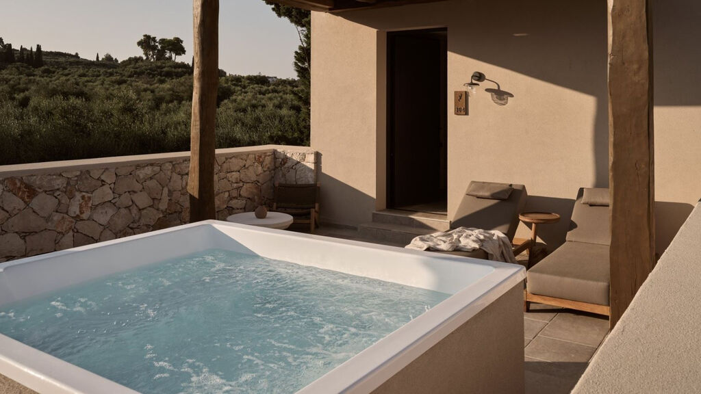 Pierros Verde Private Suites