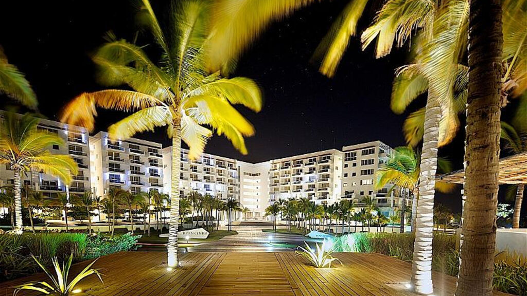 Playa Blanca Beach Resort