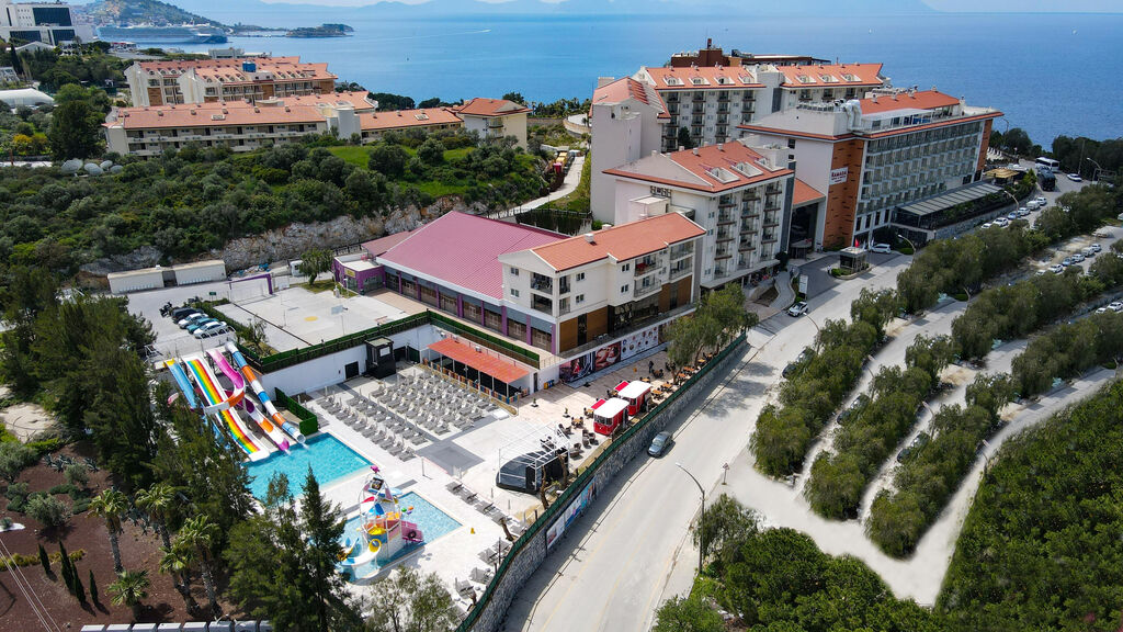 Ramada Hotel & Suites Kusadasi