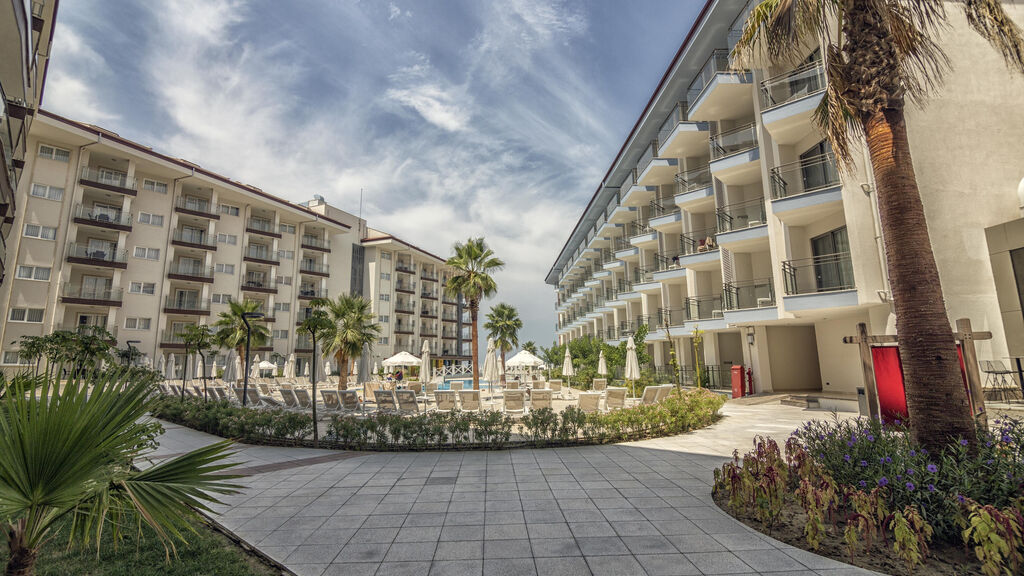 Ramada Hotel & Suites Kusadasi