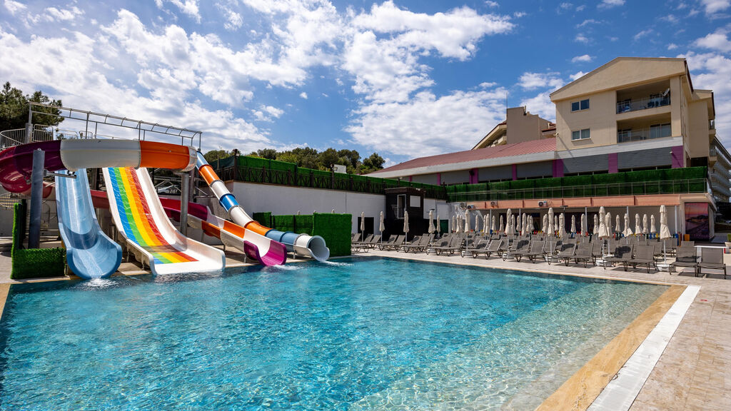 Ramada Hotel & Suites Kusadasi