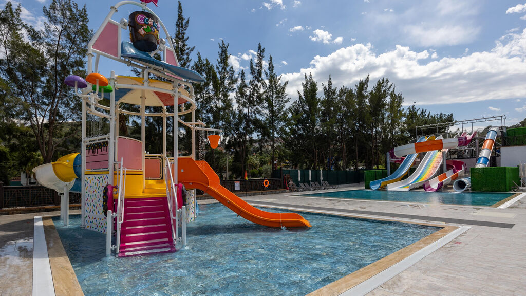 Ramada Hotel & Suites Kusadasi